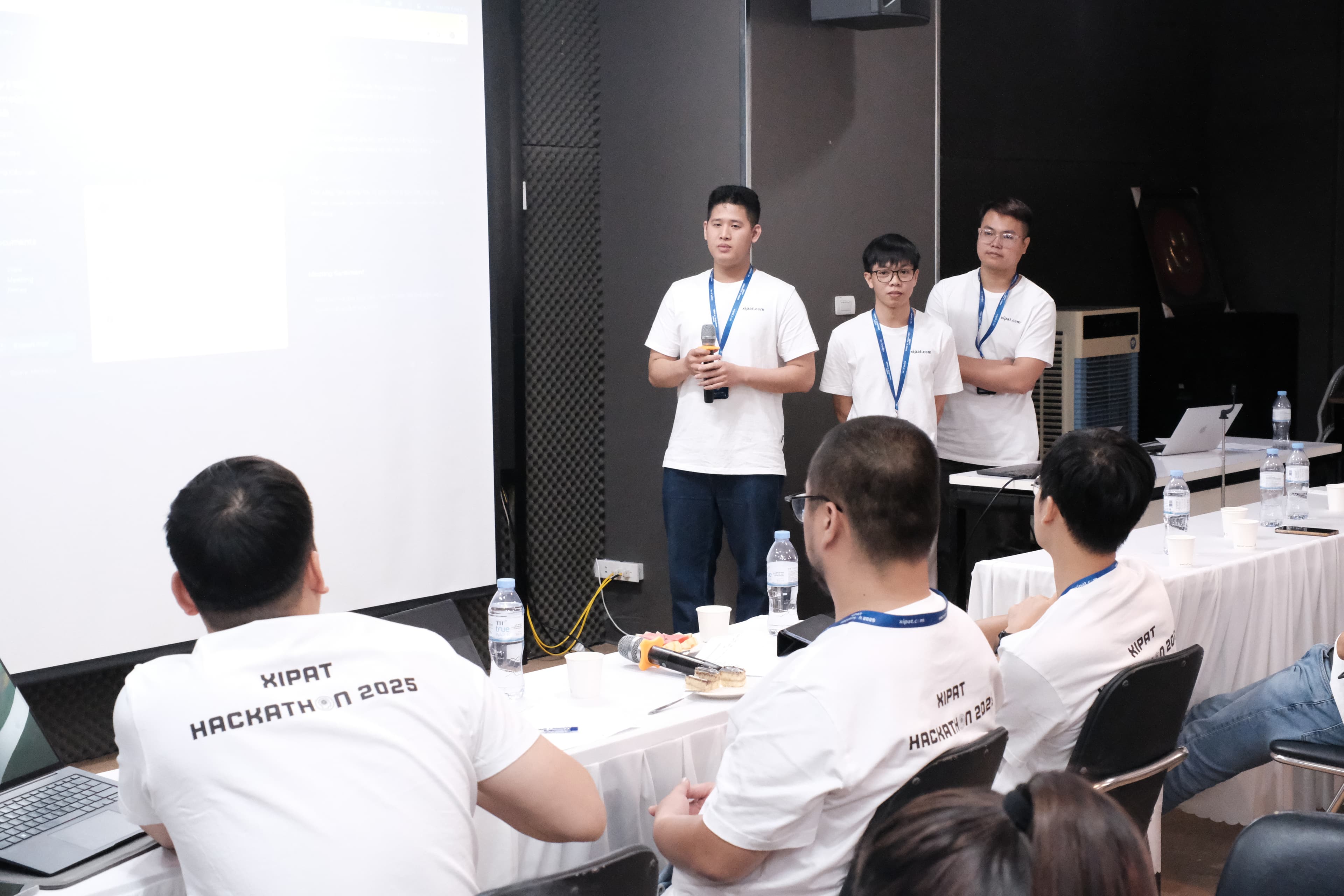 Đội ngũ tập trung vào chất lượng và tiêu chuẩn cao trong công việc